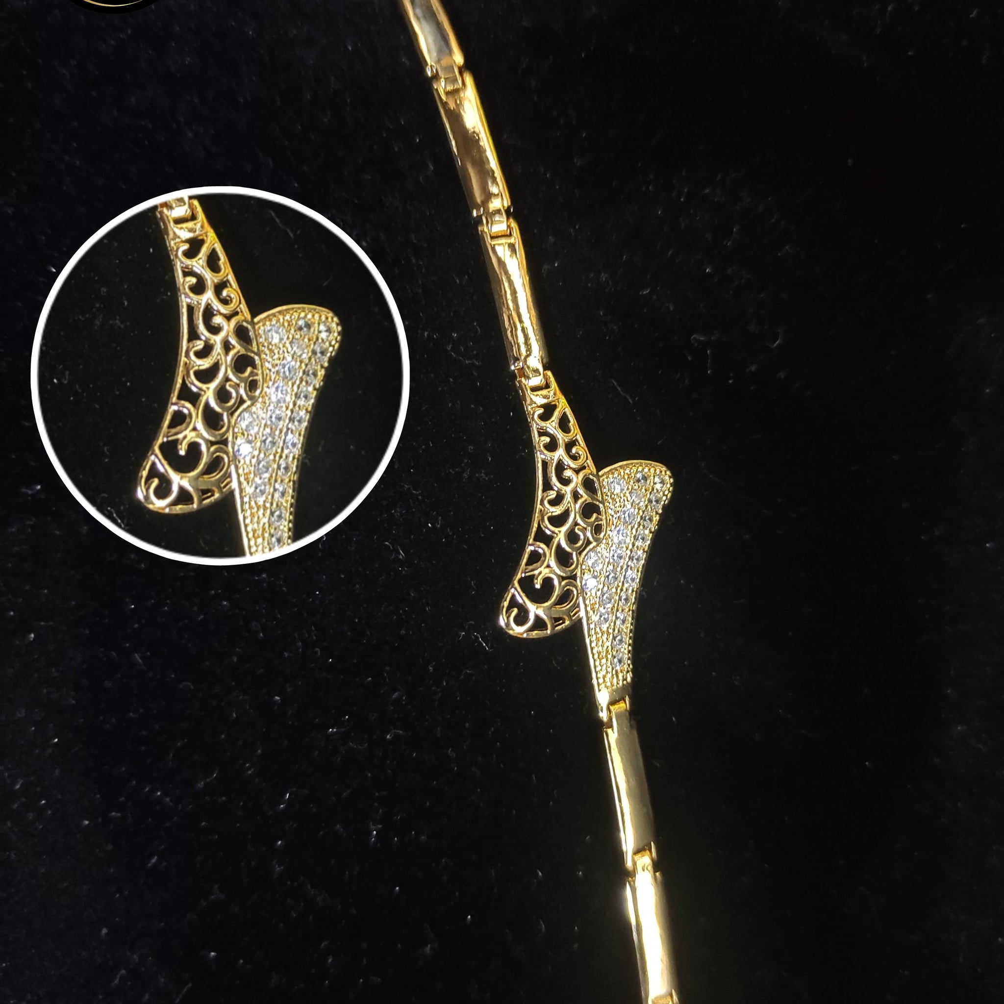 Stainless steel Golden color bracelet For Women Fashion With attractive Design.