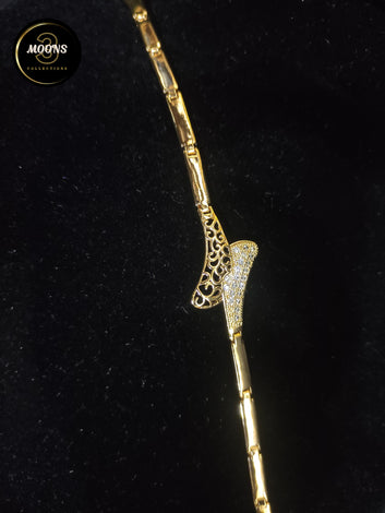 Stainless steel Golden color bracelet For Women Fashion With attractive Design.